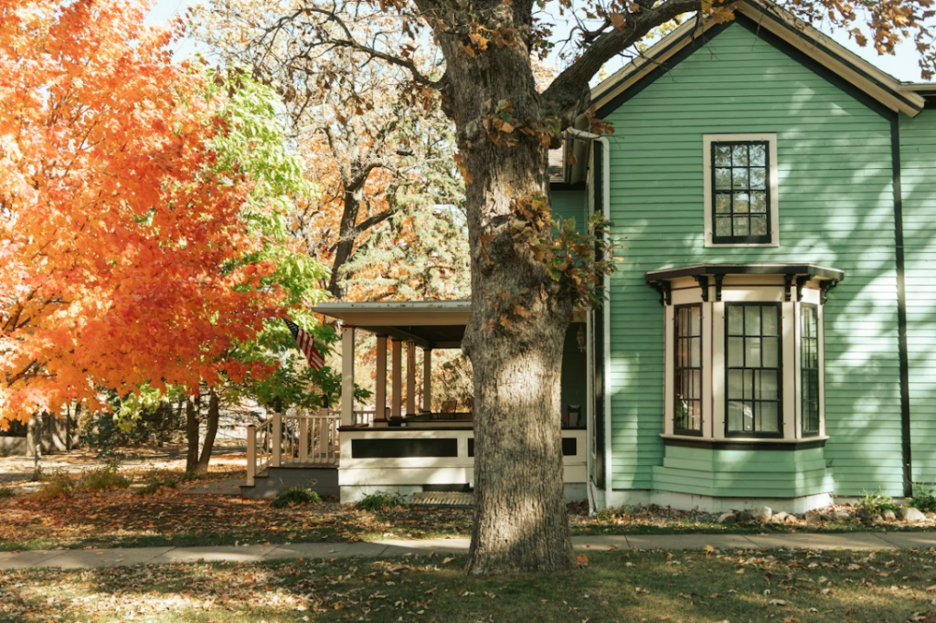 Spring and Fall Are the Best Times to Paint Your House